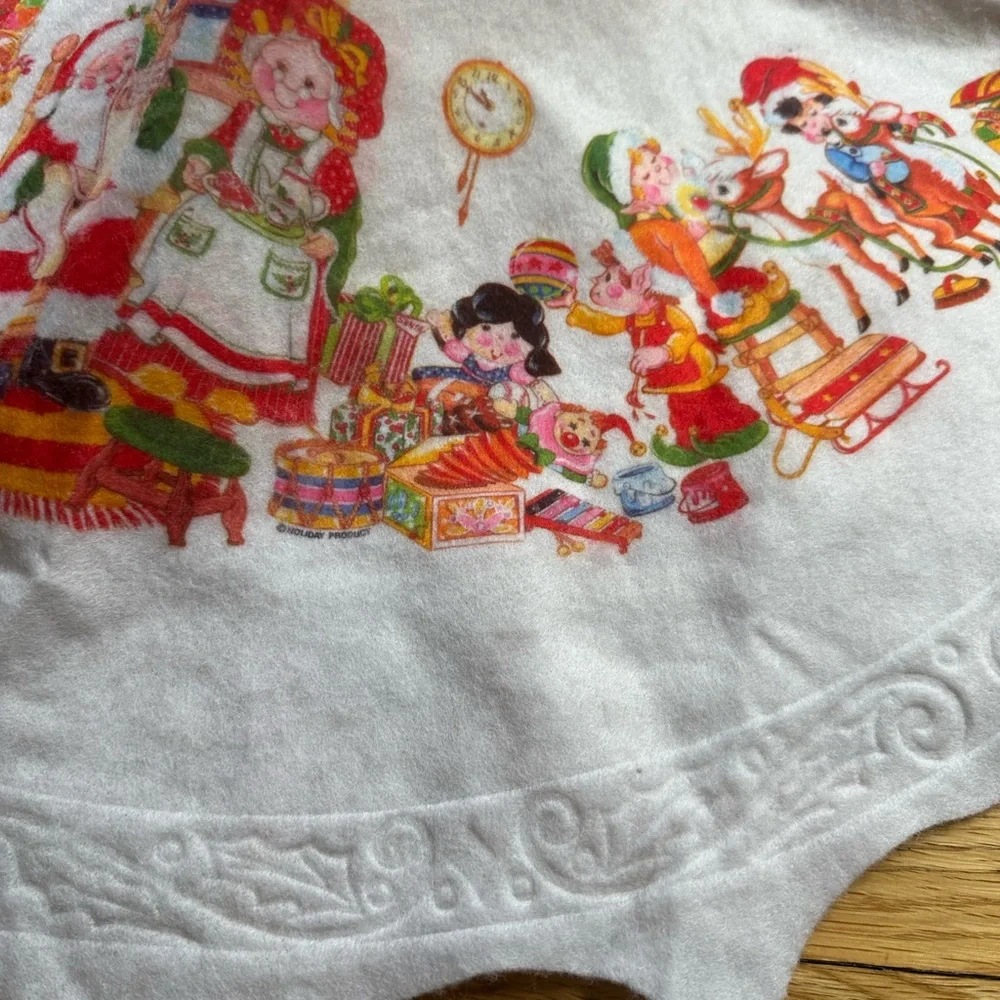 Vintage Christmas Tree Skirt Santa Elves Mrs. Claus. Felt Screen Print W…